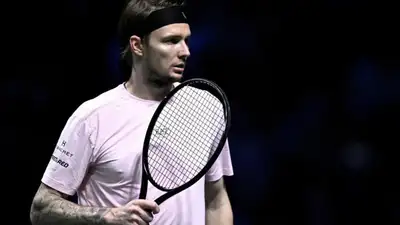 Александр Бублик сравнил две свои победы над Алексом де Минором на разных покрытиях