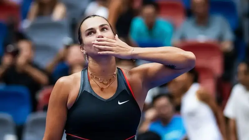 Арина Соболенко с разгрома начала Итоговый турнир WTA с участием Елены Рыбакиной