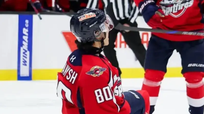 Казахстанский хоккеист отметился результативным действием в канадской лиге ОХЛ