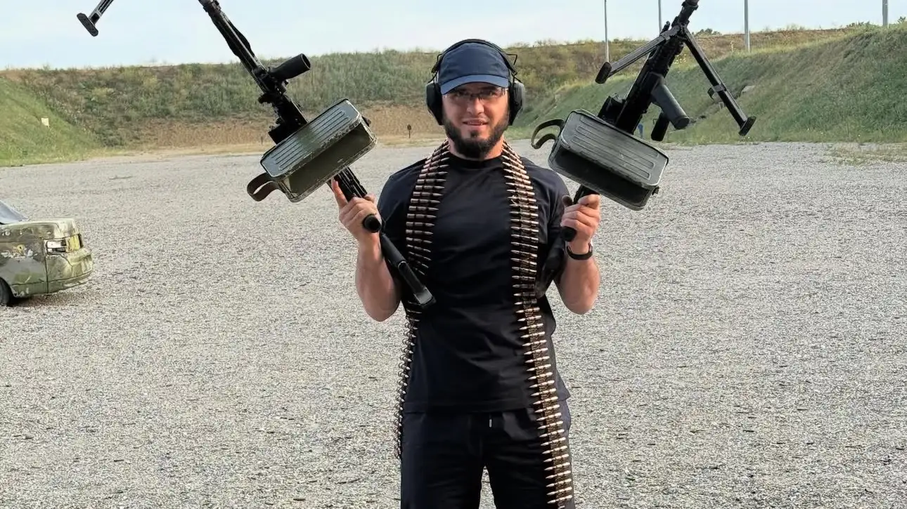 Ислам Махачев