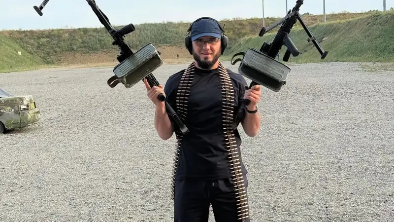 Ислам Махачев