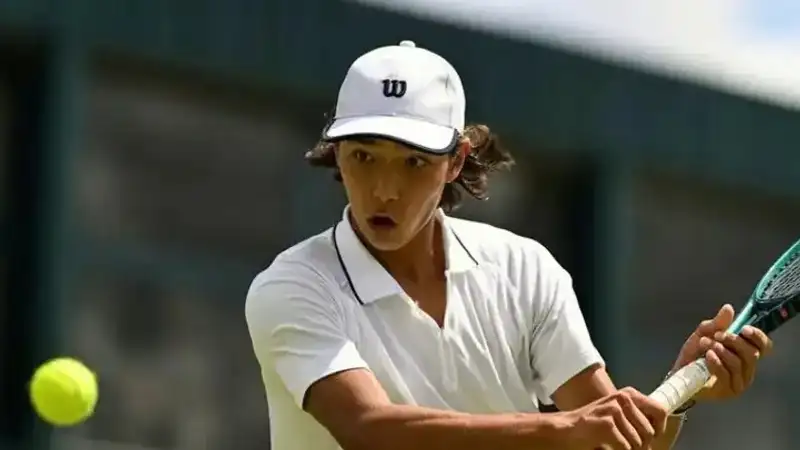 Амир Омарханов 