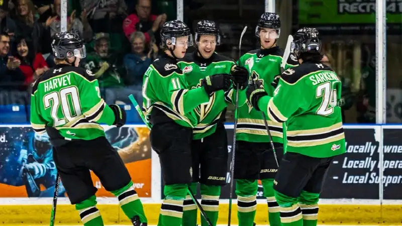 Юный казахстанский хоккеист вновь отметился голевой передачей в матче заокеанской лиги