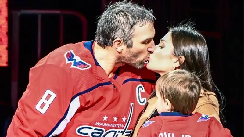 Видео 900 шайбы Овечкина