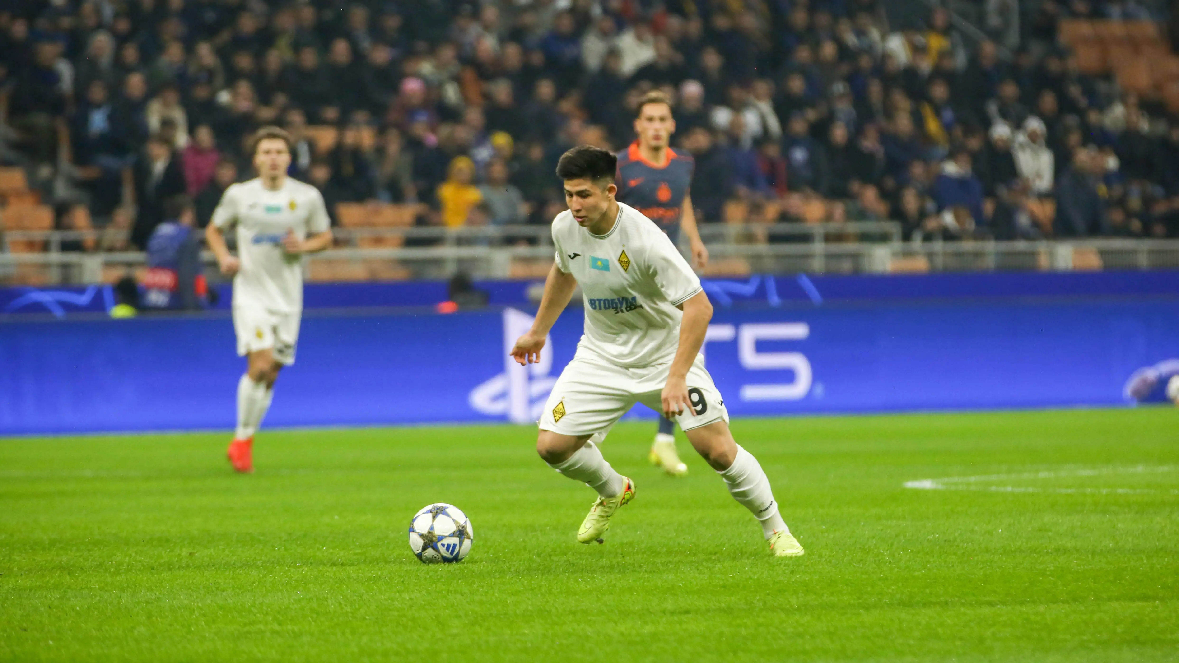 В Лондоне восхитились игрой Дастана Сатпаева в матче против &quot;Интера&quot; в ЛЧ