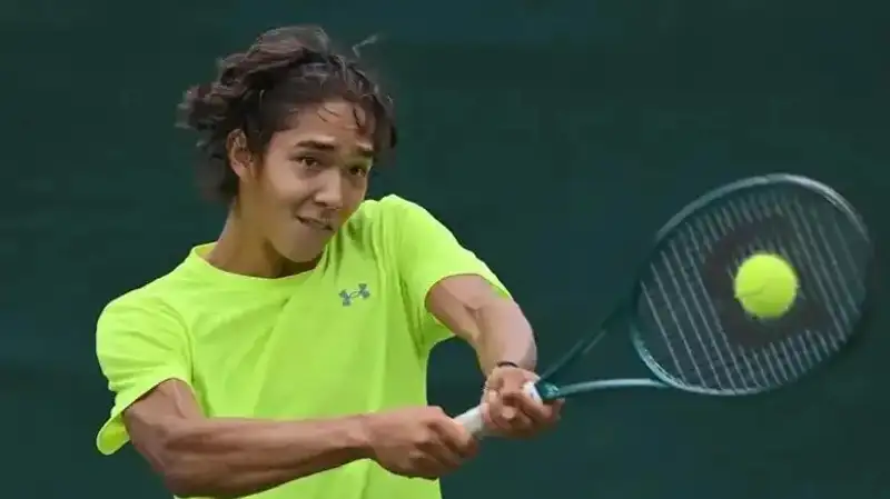 Амир Омарханов 