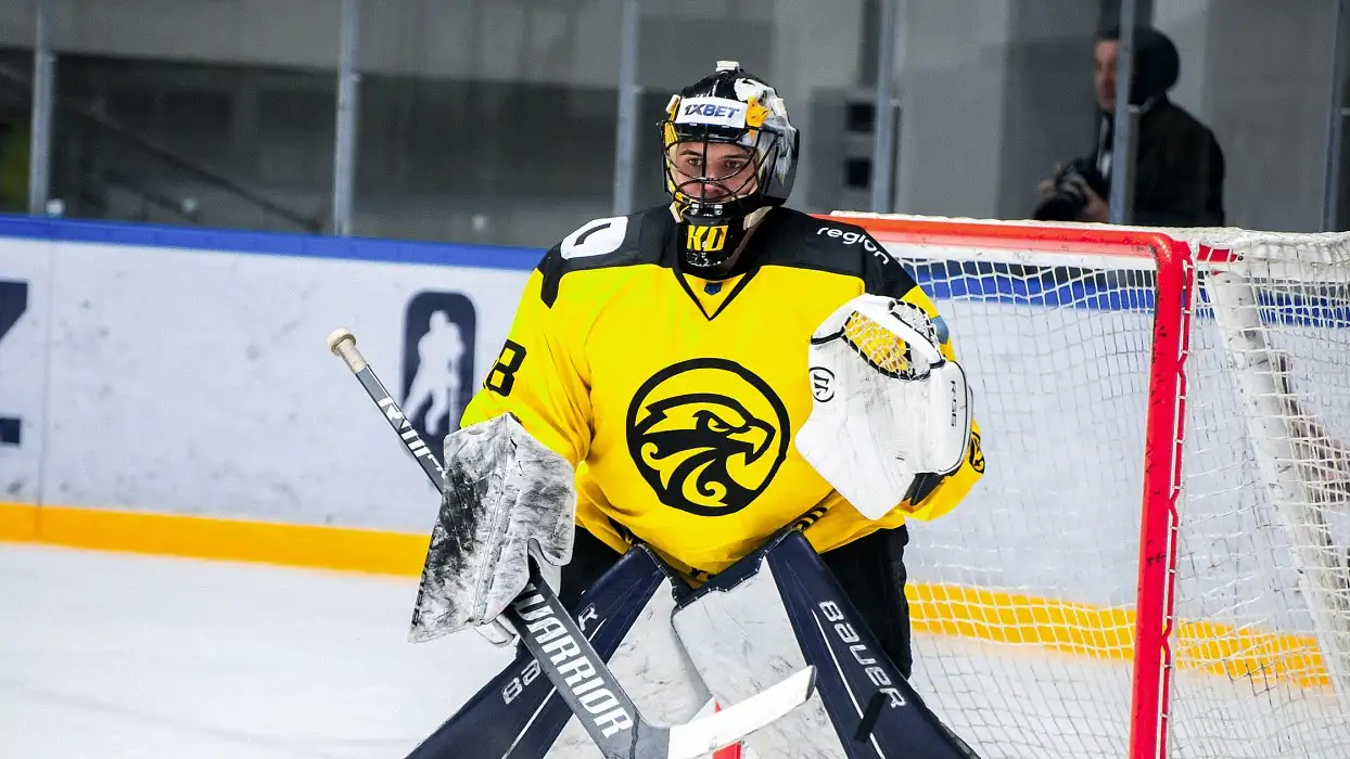 Вратарь из Казахстана будет выступать в чемпионате Турции