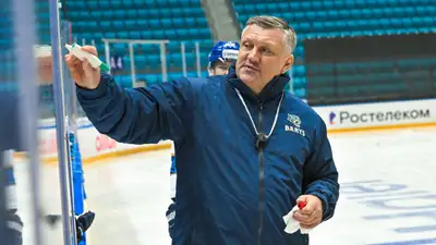 Бывший главный тренер &quot;Барыса&quot; уволен из нового клуба КХЛ