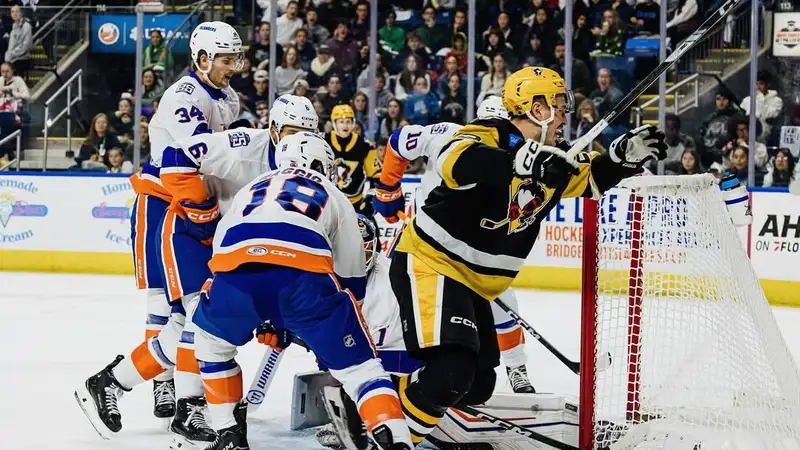 Вратарь сборной Казахстана помог американской команде по хоккею добыть важную победу в матче