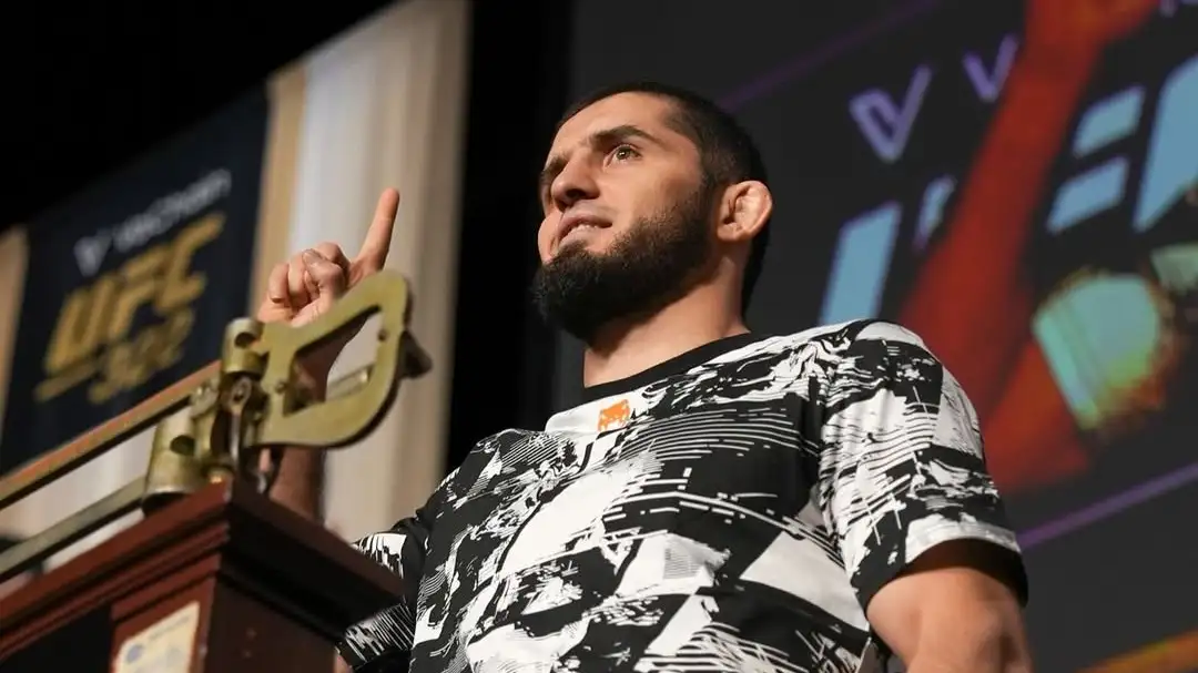 Ислам Махачев