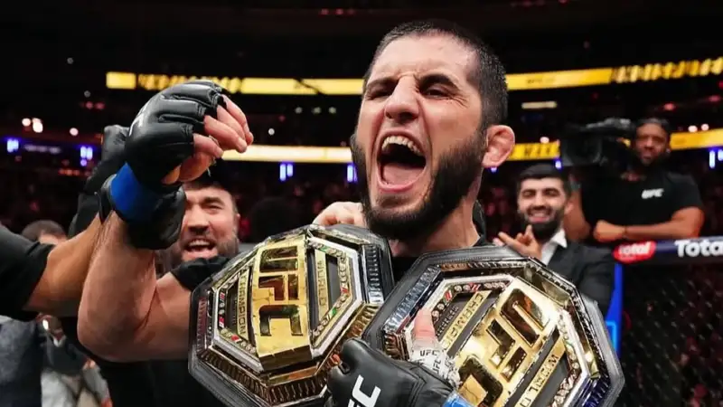 Ислам Махачев заявил о желании встретиться с Александром Овечкиным