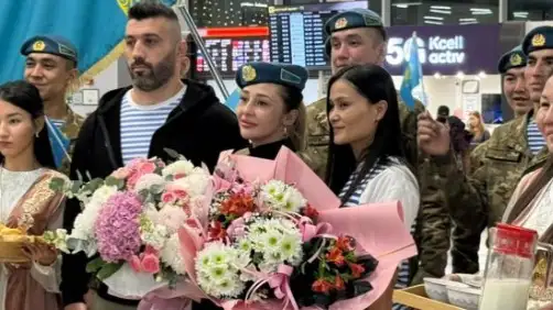 Лукас встретили десантники 