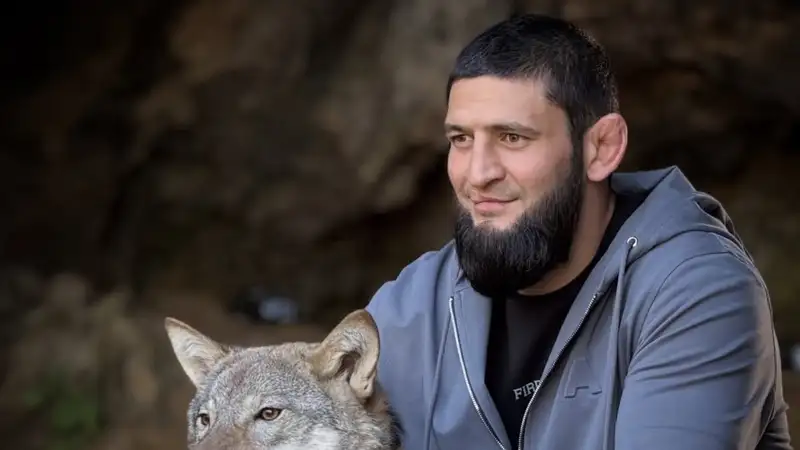 Чимаев обратился к Гэрри: Белый мальчик, ты не протянешь и минуты в моём мире