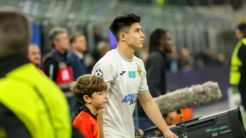 Опытный тренер рассказал, в чём Абдукодир Хусанов превосходит Дастана Сатпаева