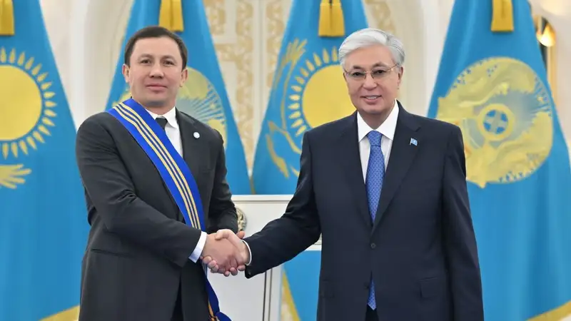 Головкин получил орден из рук Токаева
