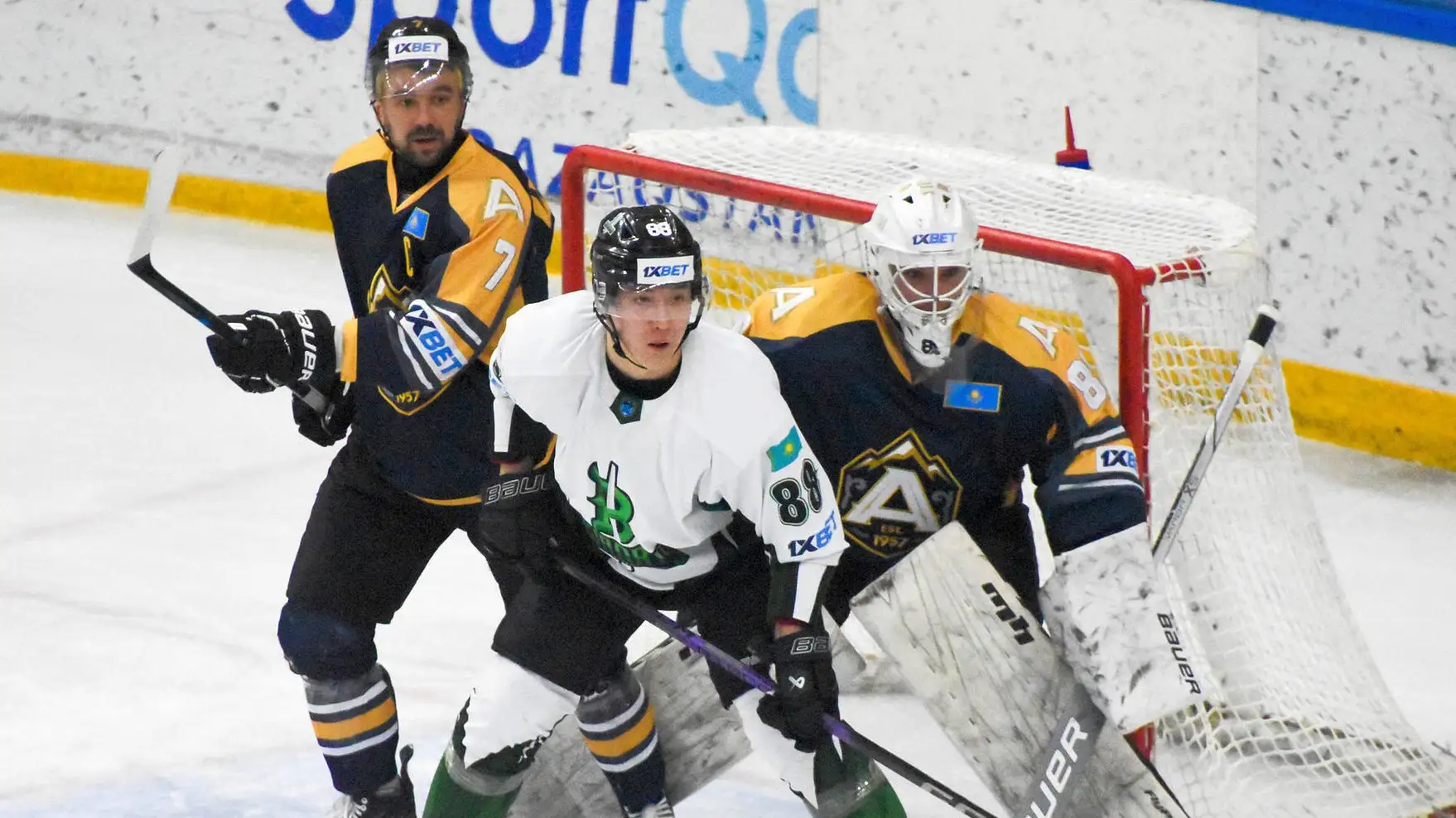 Разгром случился в очередной игре чемпионата Казахстана по хоккею