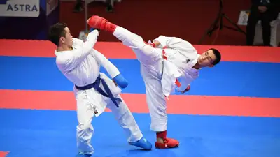 Два казахстанских каратиста сумели пробиться в четвертьфиналы чемпионата мира.