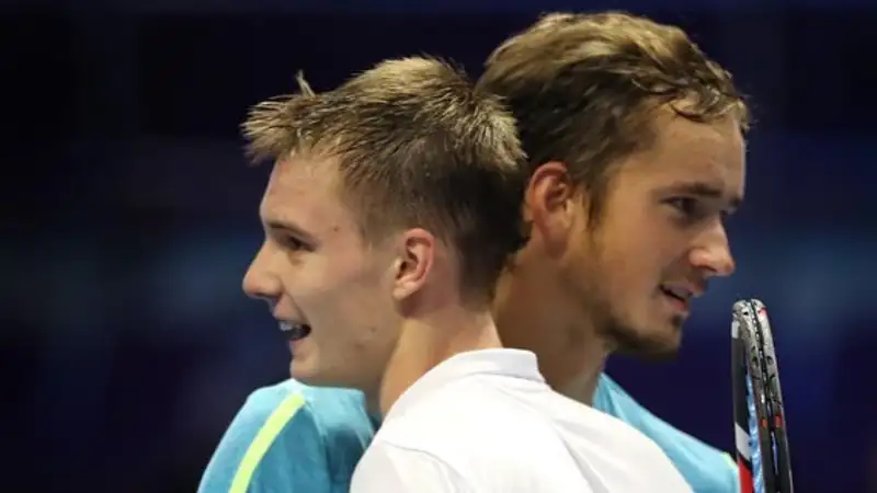 "Знаем друг друга с девяти-десяти лет": Медведев рассказал о взаимоотношениях с Бубликом