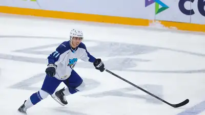 Защитник &quot;Барыса&quot; достиг юбилейной отметки в КХЛ