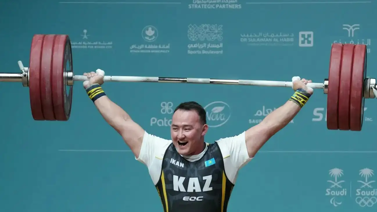 От Рыбакиной до глыбы тяжёлой атлетики: шесть главных спортсменов Казахстана в ноябре