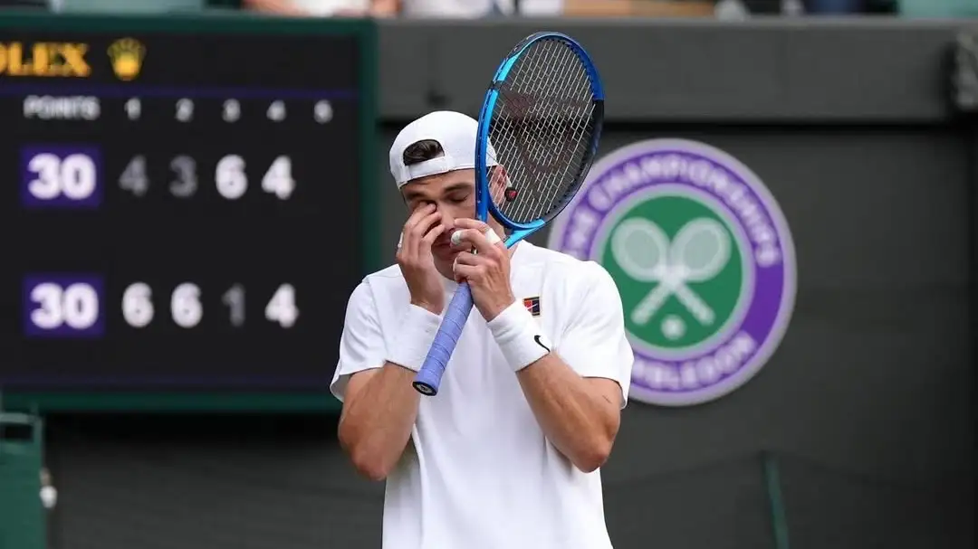 Топовый британский теннисист снялся с турнира в Лондоне