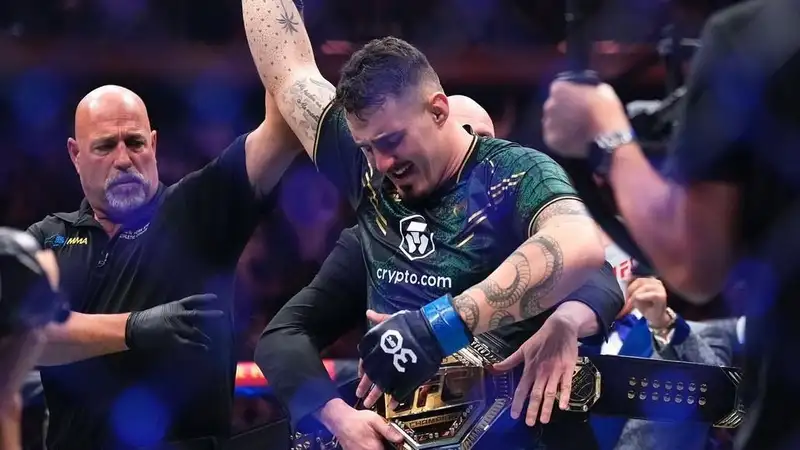 Том Аспиналл