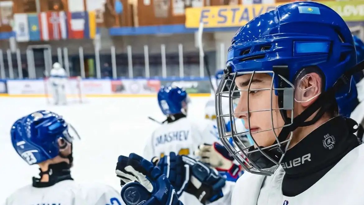 Сборная Казахстана одержала первую победу на молодёжном чемпионате мира-2025