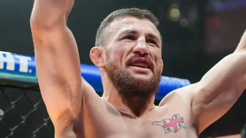 Старался показать зрелищный поединок": Двалишвили прокомментировал поражение от Яна