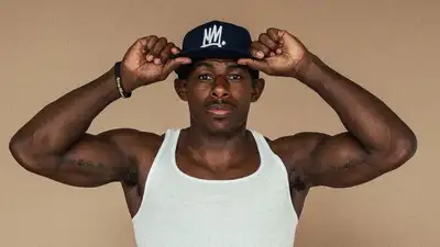 Бакли вновь обратился к Рахмонову: Я покажу тебе откуда мы родом