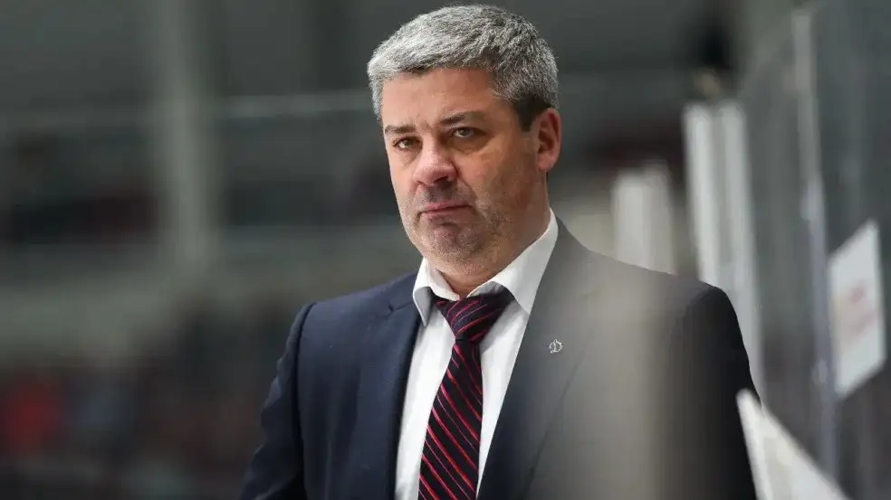 "Гоняют как зайцев на поляне": экс-тренер сборной Казахстана прокомментировал массовые увольнения в КХЛ