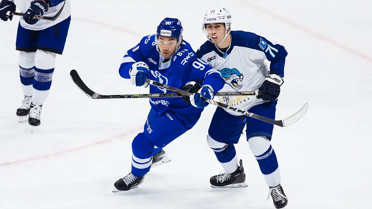 "Прилетело шайбой в лицо, но он не ушел домой": в России восхищены казахом в составе "Барыса"