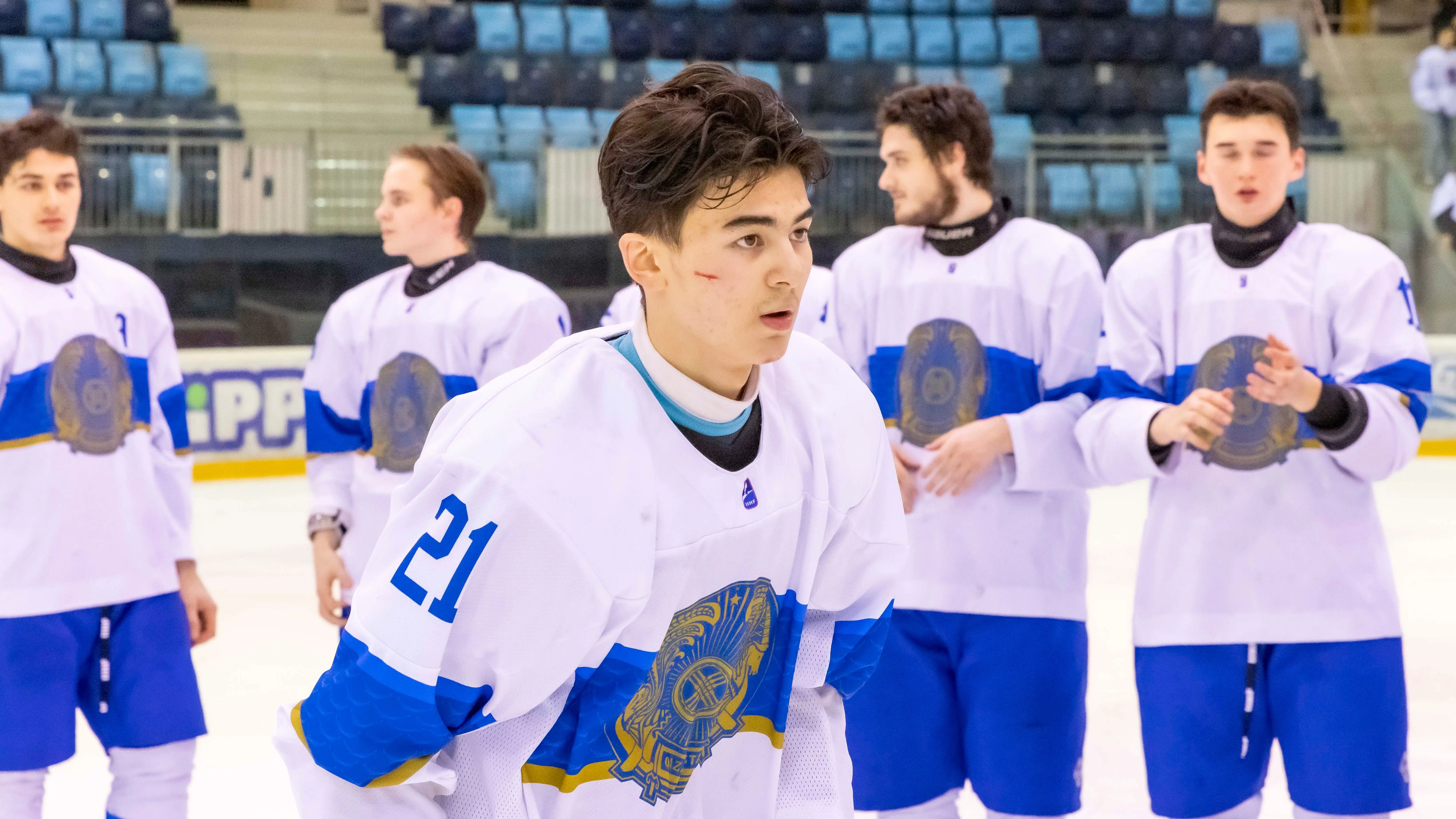 Команда казахстанского хоккеиста потерпела поражение в матче европейского чемпионата