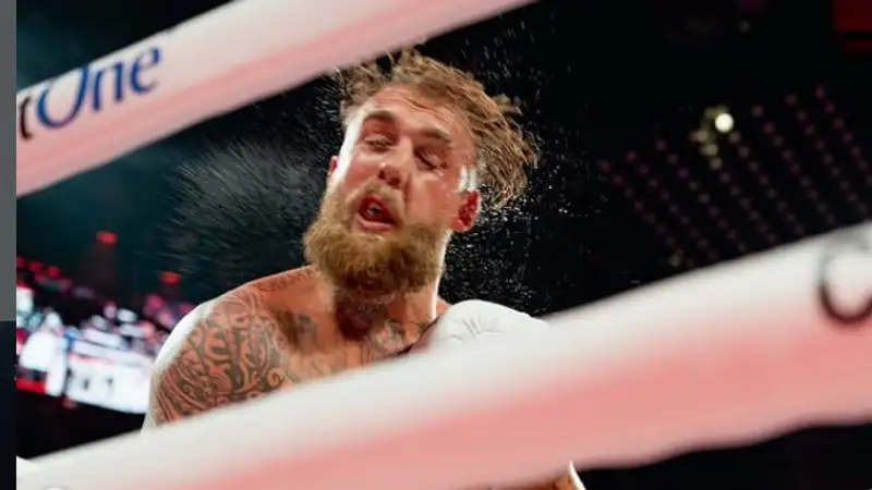 Пол сломал челюсть 