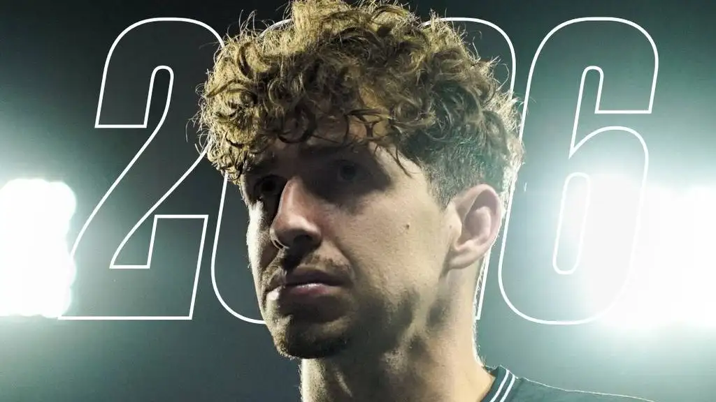 "Женис" продлил Шараванью