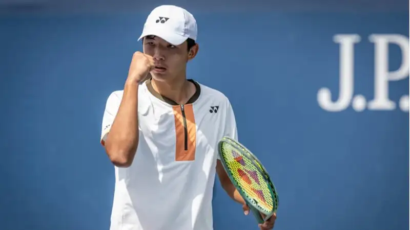 Трое казахстанских теннисистов заявились на юниорский Australian Open-2026