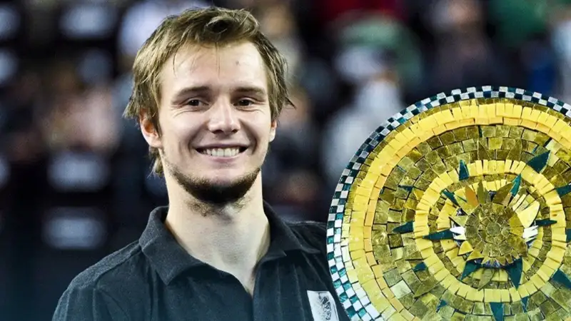 Бублик рассказал, кто на дистанции может бороться с Синнером и Алькарасом