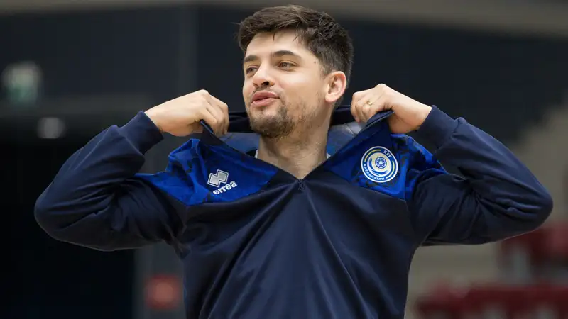 Лео уехал в Бразилию 