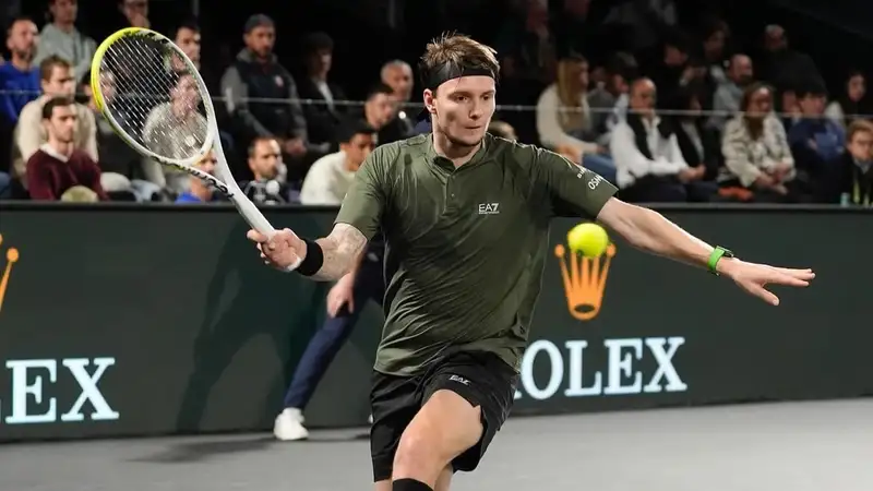 "Время чуточку поработать": Бублик вылетел в Гонконг на турнир АТР 250