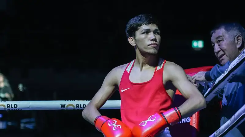 Кайрарт Сатжанов (справа) готовит к бою Санжара Ташкенбая. Теперь сборной руководит личный тренер Санжара