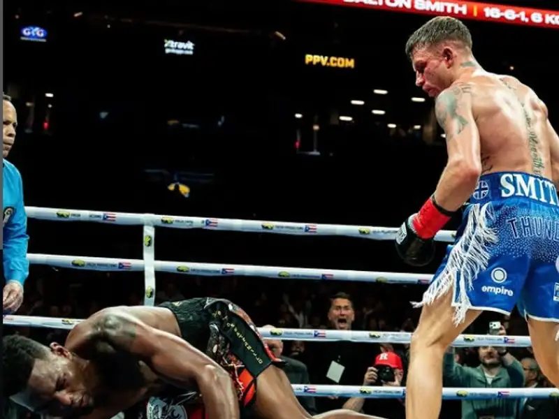 Смит нокаутировал соперника и завоевал титул