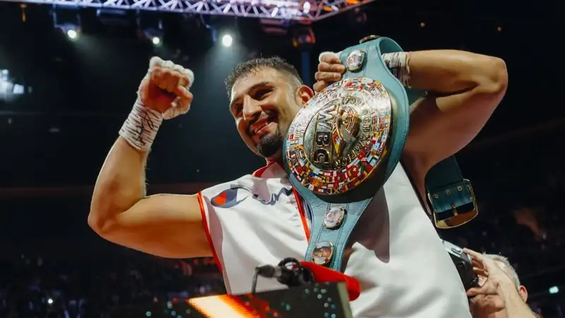 Кабайел финишировал Кныбу и защитил титул WBC