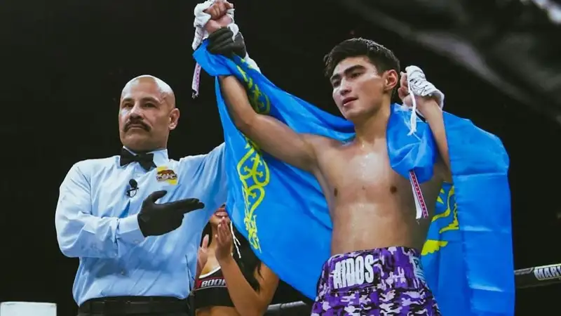 Непобеждённый казахский боксёр подерётся с нокаутёром и экс-обладателем титула WBC