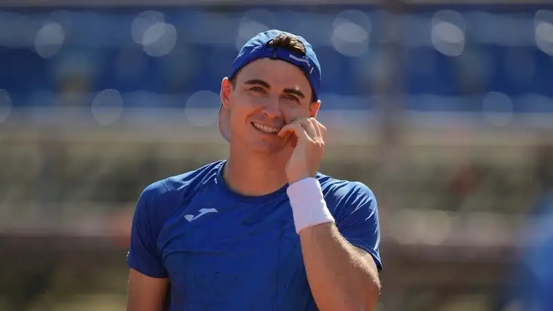 В двух сетах завершился матч обладателя Кубка Дэвиса на турнире в Таиланде