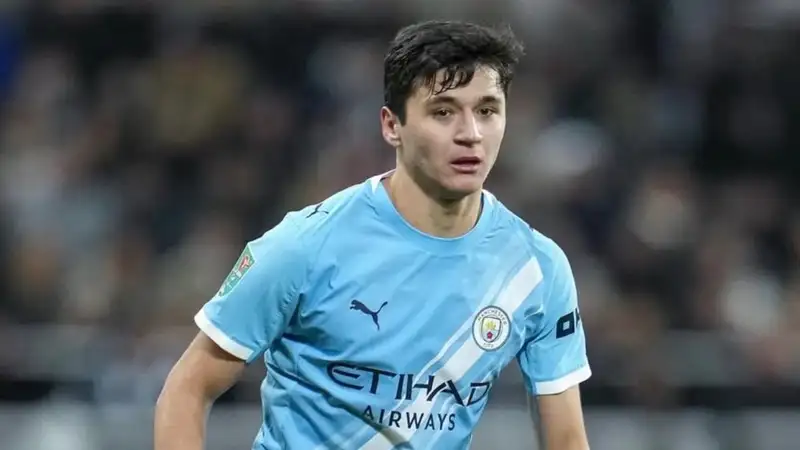 "Сити" с узбекским футболистом в составе уступил в манчестерском дерби