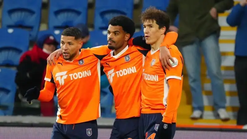 Шомуродов помог "Башакшехиру" одержать победу в матче турецкой Суперлиги