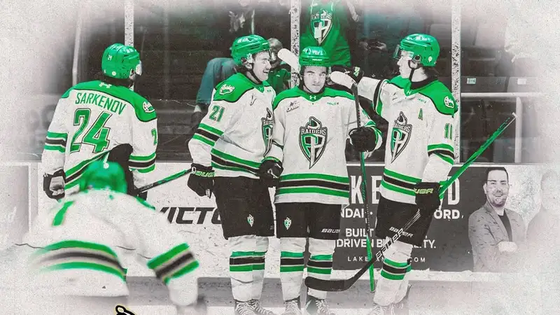 Казахстанский хоккеист помог канадскому клубу разгромить соперника в гостях