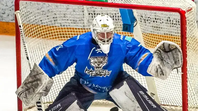 Казахстанский вратарь пропустил шесть шайб в матче североамериканской лиги