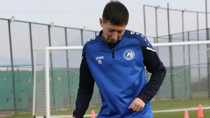 "Окжетпес" подписал Муканова