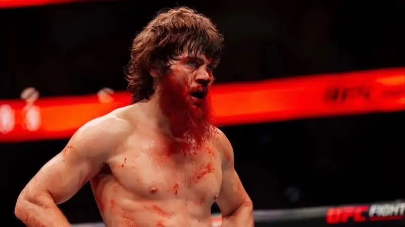 Стали известны сроки возвращения в UFC дагестанского казаха