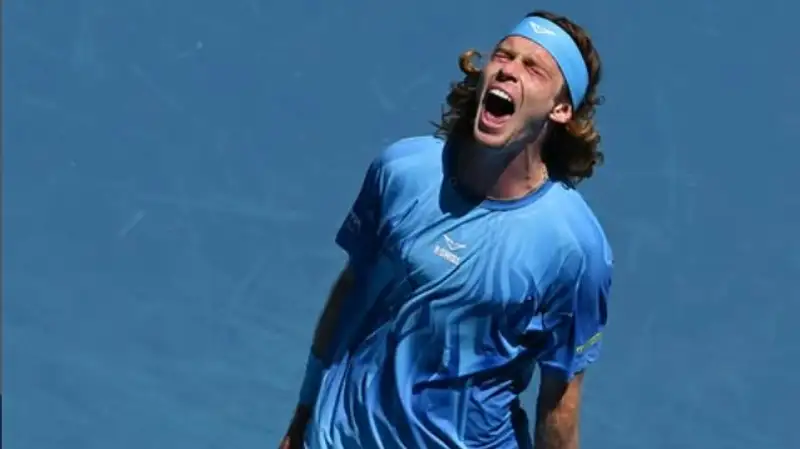 Рублев вышел в третьем круге АО